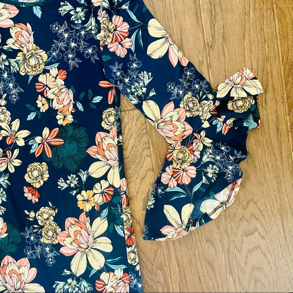Beautiful Floral Dress | 3/4 Sleeve Figure Flattering | Size S - Picture 2 of 3